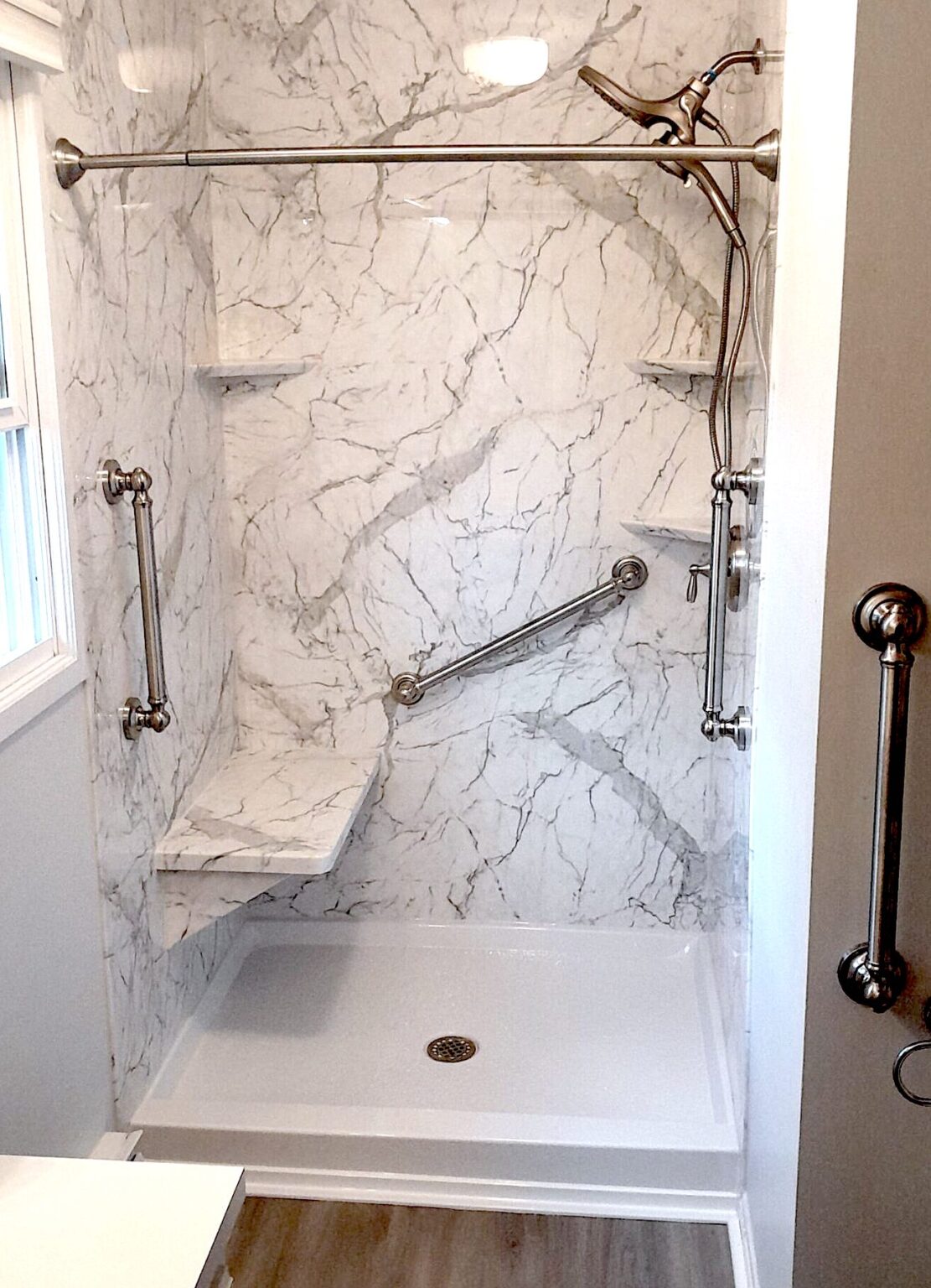 marble pattern shower bench